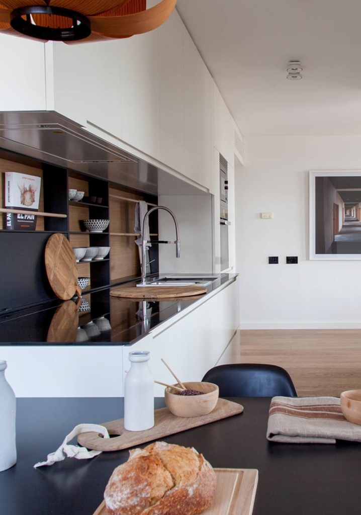 Barcelona Diagonal Mar apartment by YLAB Arquitectos