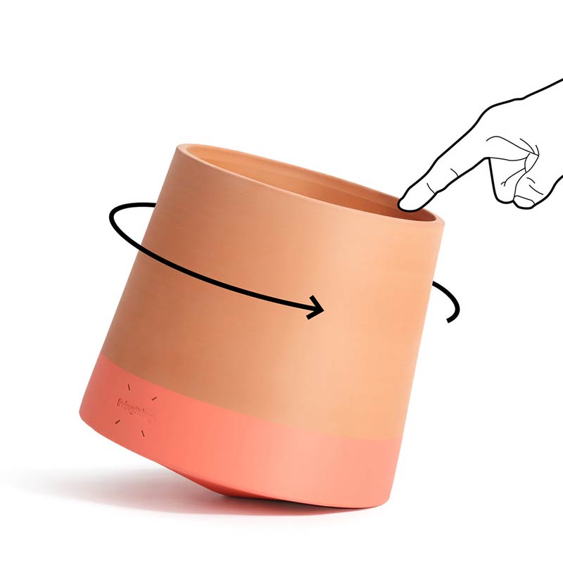 Voltasol, the rolling flowerpot by Studio BAG Disseny