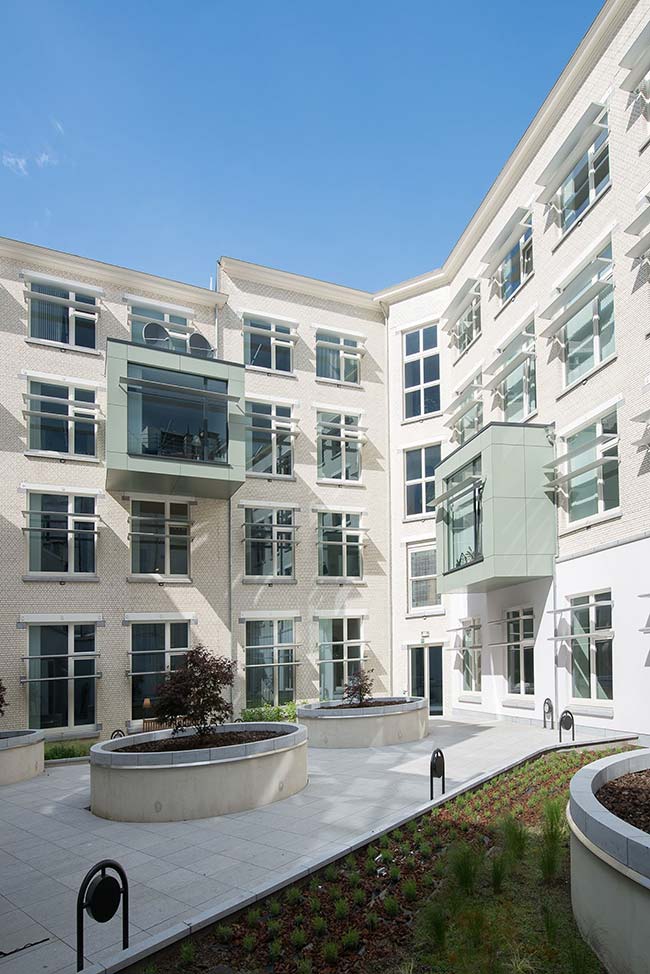 Sculptural staircase brings old and new together in historic Brussels building