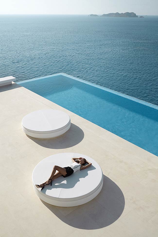 Daybed Vela Vondom by Ramon Esteve