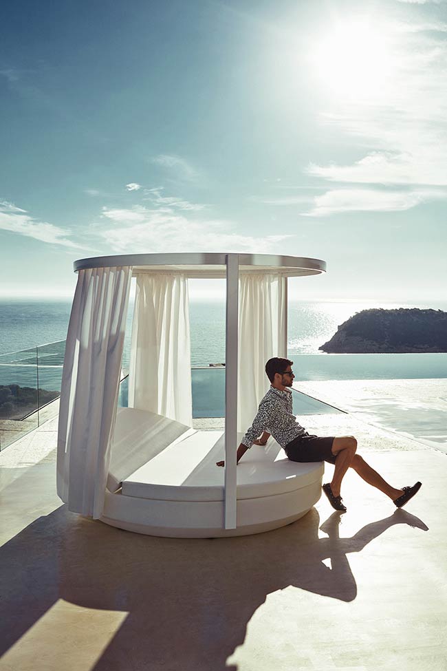 Daybed Vela Vondom by Ramon Esteve
