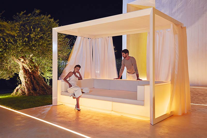 Daybed Vela Vondom by Ramon Esteve
