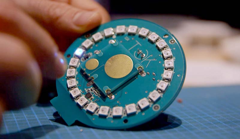 TOK - A connected object for reserving conference rooms at a glance