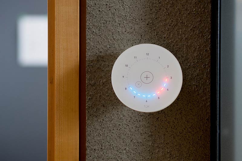 TOK - A connected object for reserving conference rooms at a glance