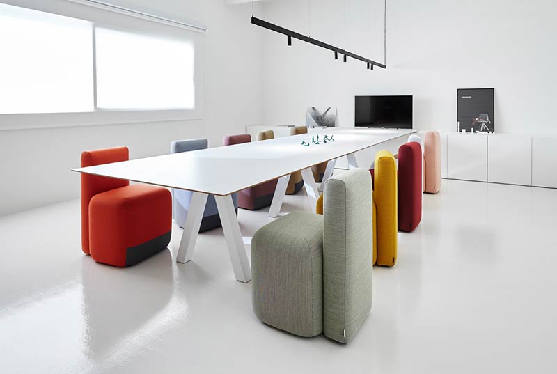 Viccarbe brightens up meetings and presentations with their new collection