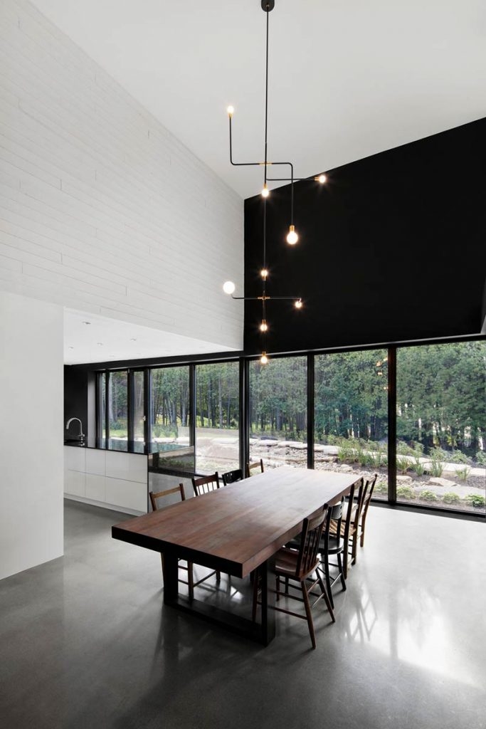 "Maison sur le Lac" - Two sisters & the rural landscape