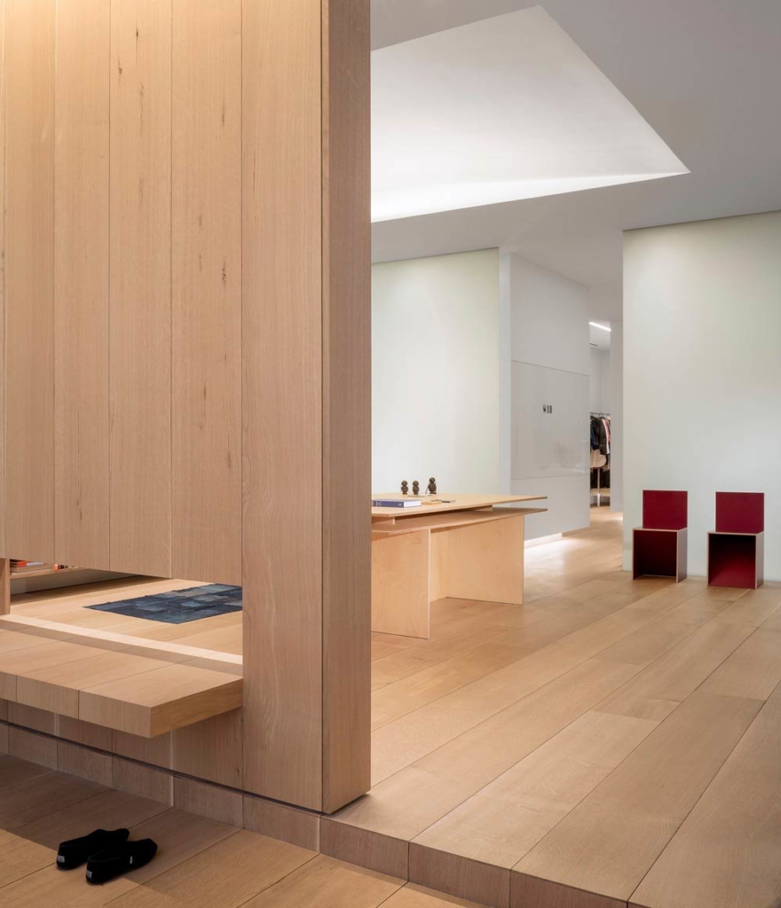 Photographer's Loft by Desai Chia Architecture PC