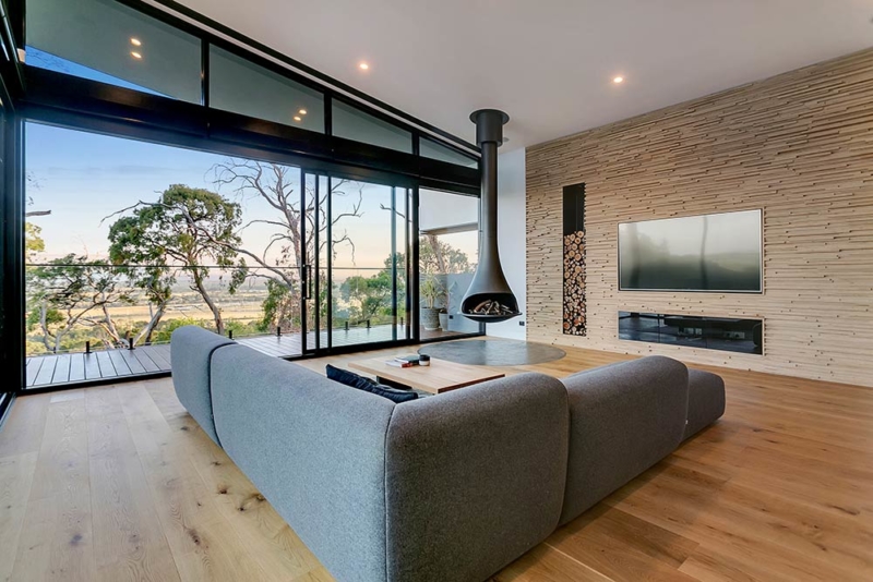Overlooking the Moorooduc plains sits an impressive new home designed by Little Brick Studio