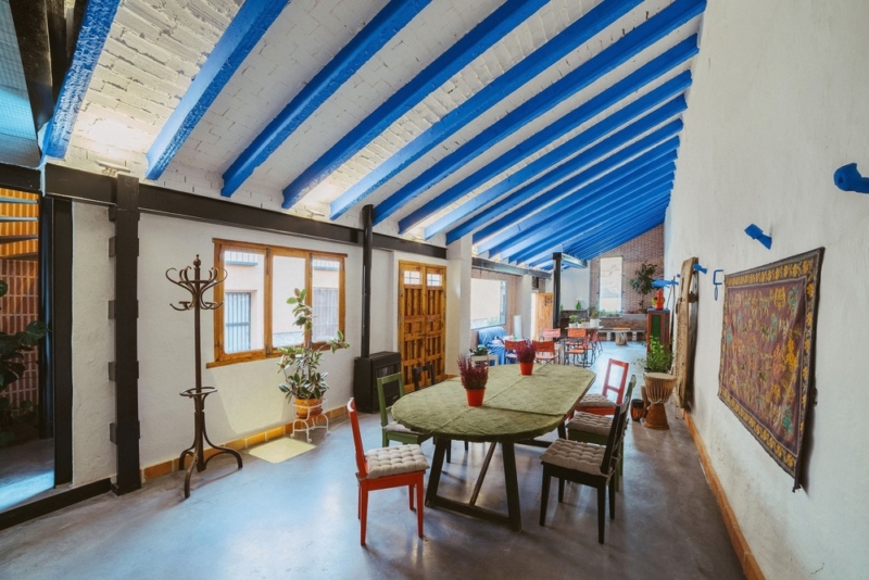 Redevelopment of a Former Toledo Hayloft by OOIIO Architecture