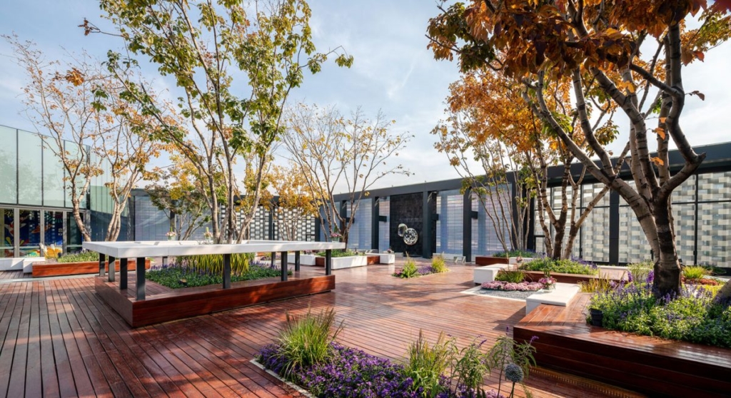 MVRDV’s M·Cube Combines Pearlescent Exuberance with Contextual Modesty in Beijing