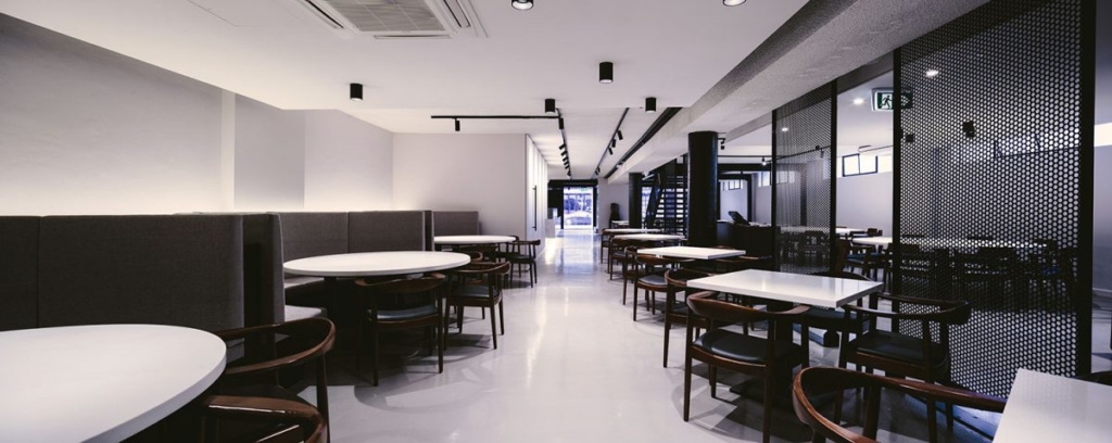 Colourful Yunnan "Peacock" by Rex Lin Architects