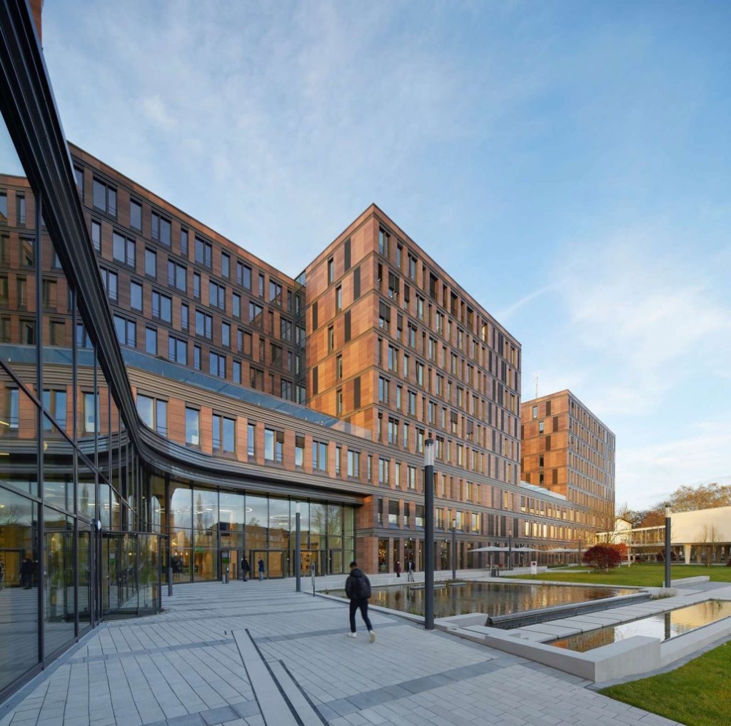 Frankfurt School of Finance & Management by Henning Larsen Architects
