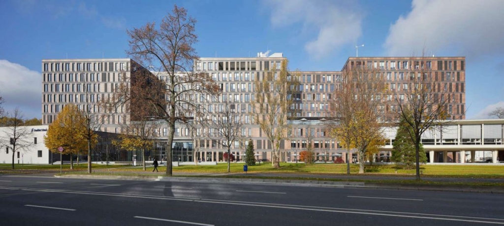 Frankfurt School of Finance & Management by Henning Larsen Architects