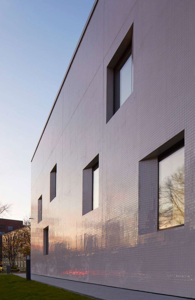 Frankfurt School of Finance & Management by Henning Larsen Architects