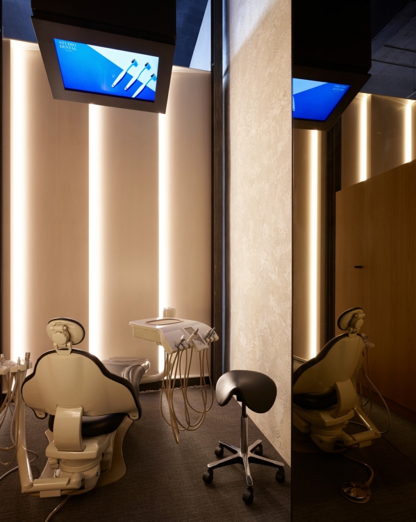 Studio Dental II by Montalba Architects