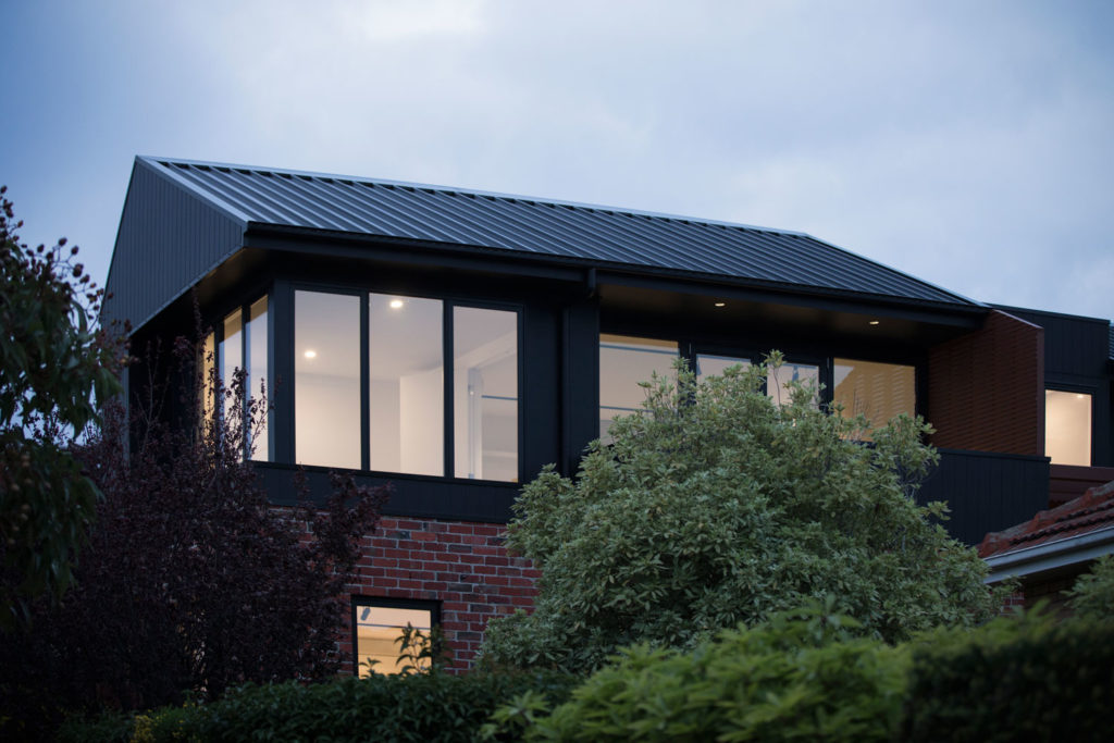 View from the west, Brodecky House / Atlas Architects