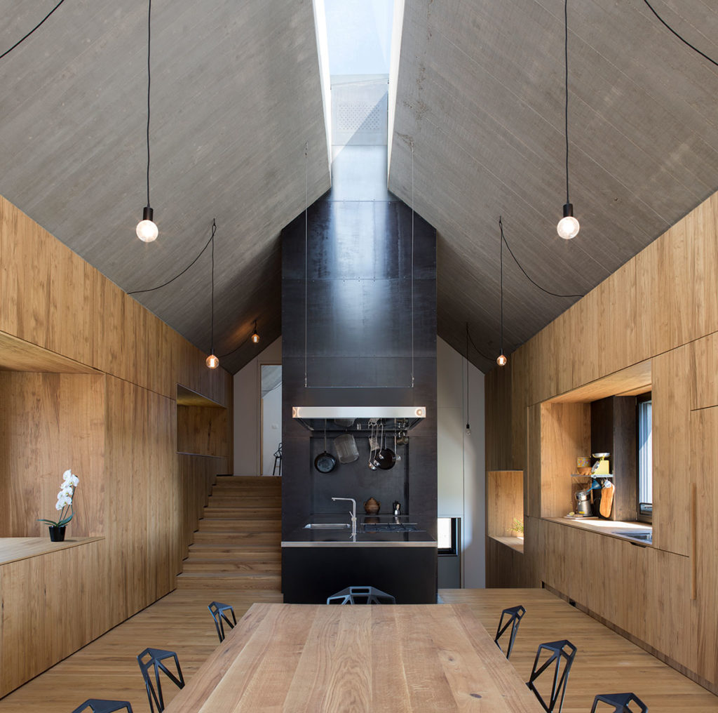 The Chimney House / Dekleva Gregorič Architects