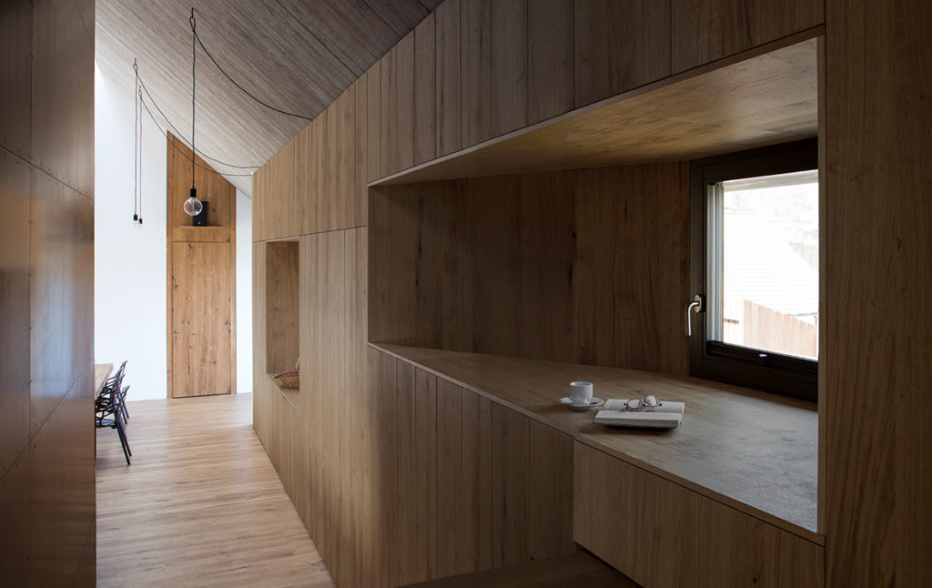 The Chimney House / Dekleva Gregorič Architects