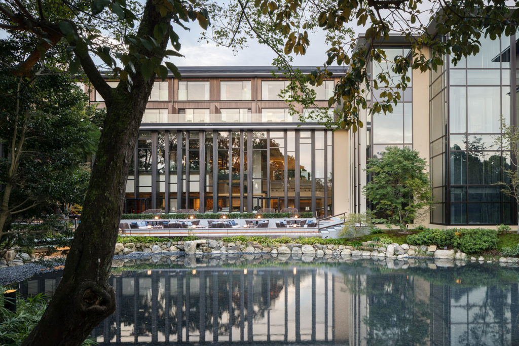 Four Seasons Hotel Kyoto " Brasserie " / Kokaistudios