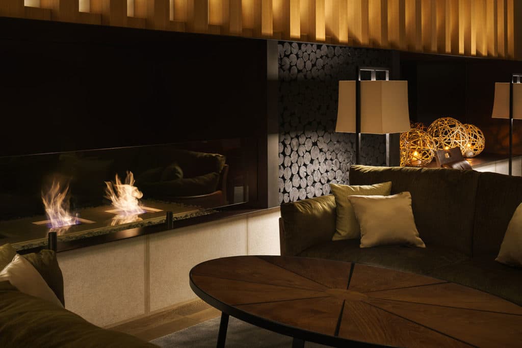 Four Seasons Hotel Kyoto " Brasserie " / Kokaistudios