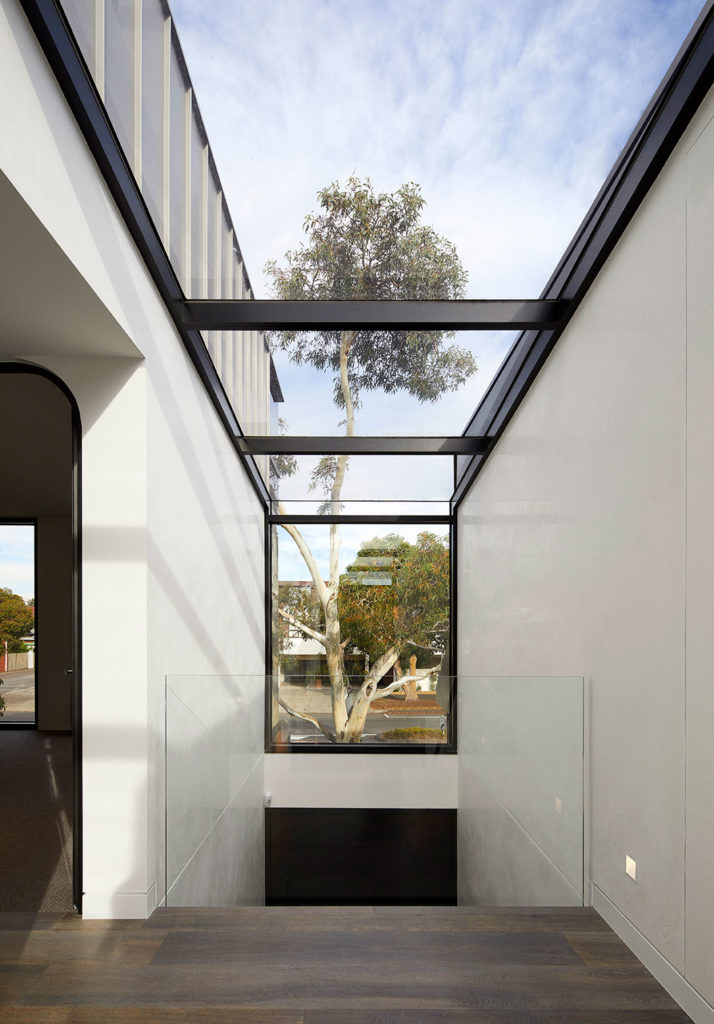 Verge House / Finnis Architects