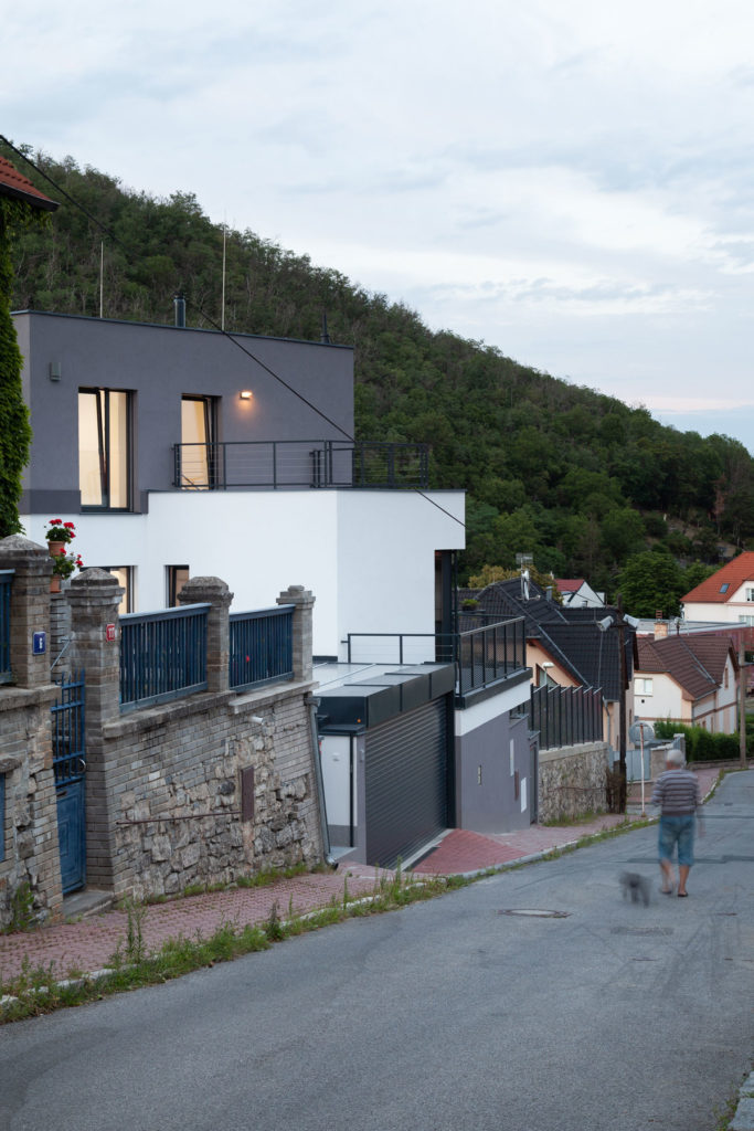 House on the slope by boq architekti