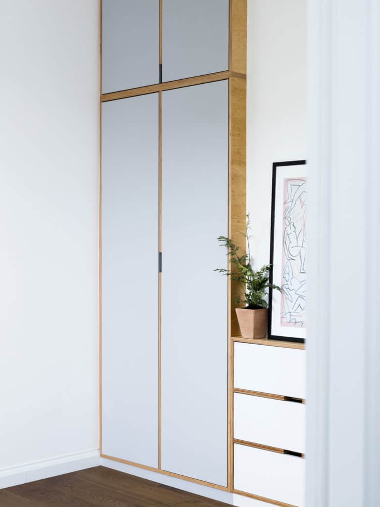 Elfort Road House by Amos Goldreich Architecture