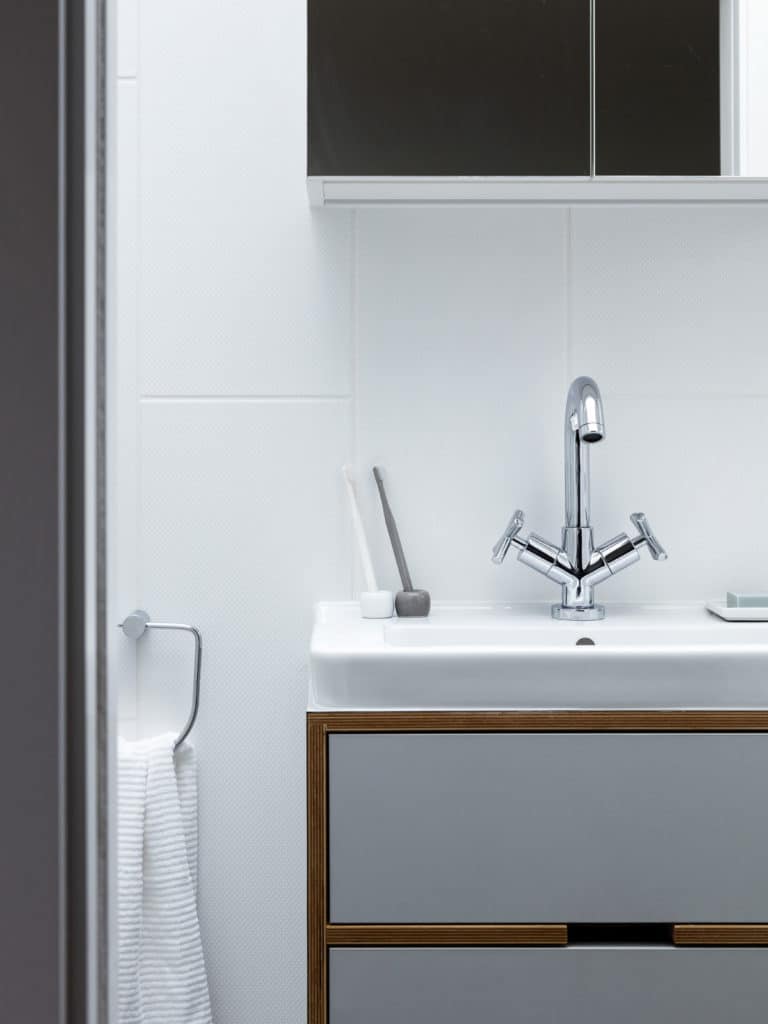 Elfort Road House by Amos Goldreich Architecture