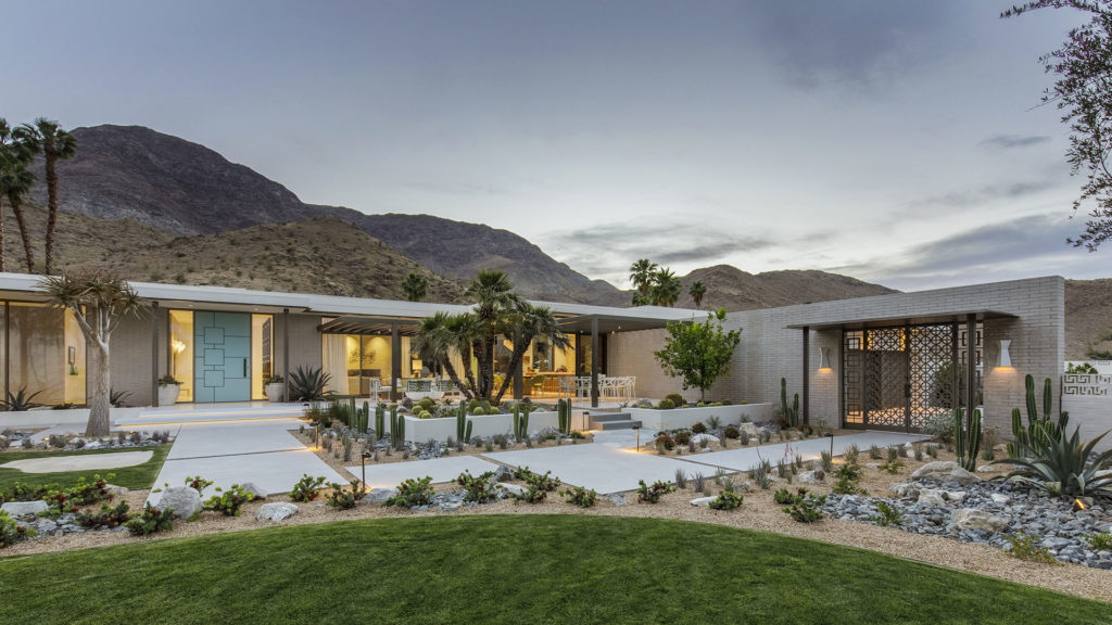 Thunderbird Heights Residence by Stuart Silk Architects