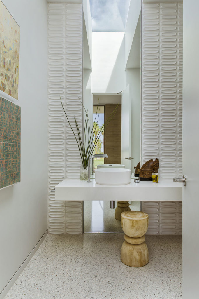 Thunderbird Heights Residence by Stuart Silk Architects