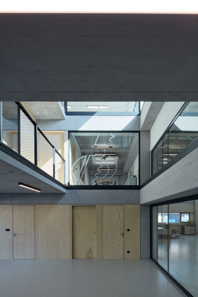 Pilana Karbid Company by ellement architects