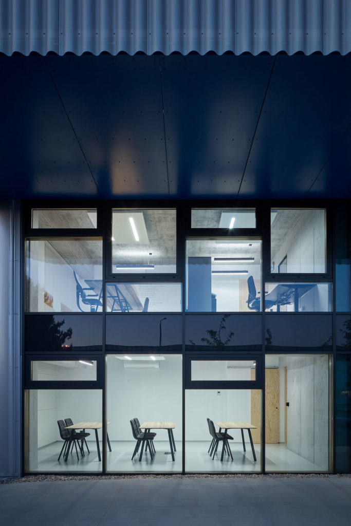 Pilana Karbid Company by ellement architects