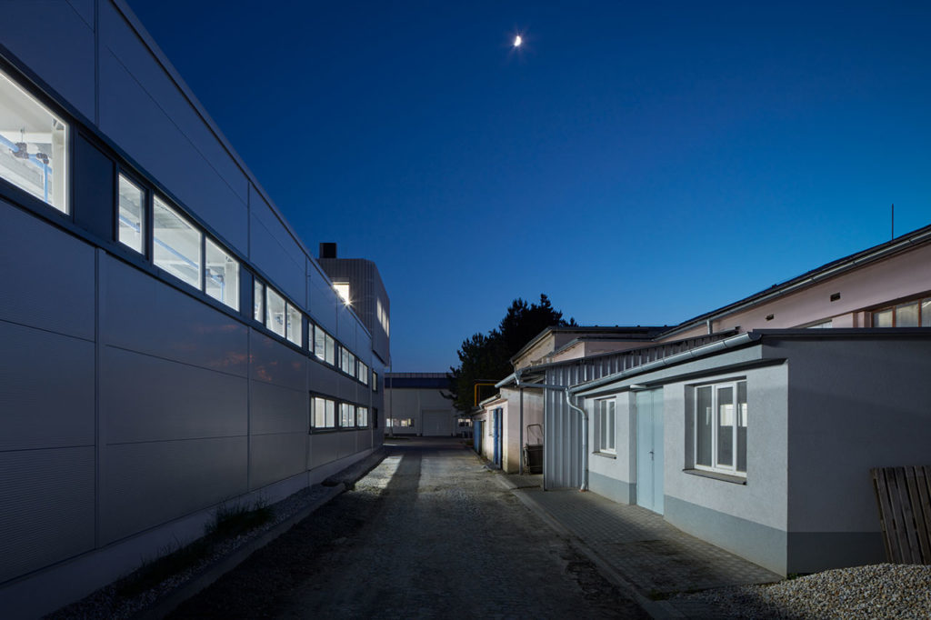 Pilana Karbid Company by ellement architects