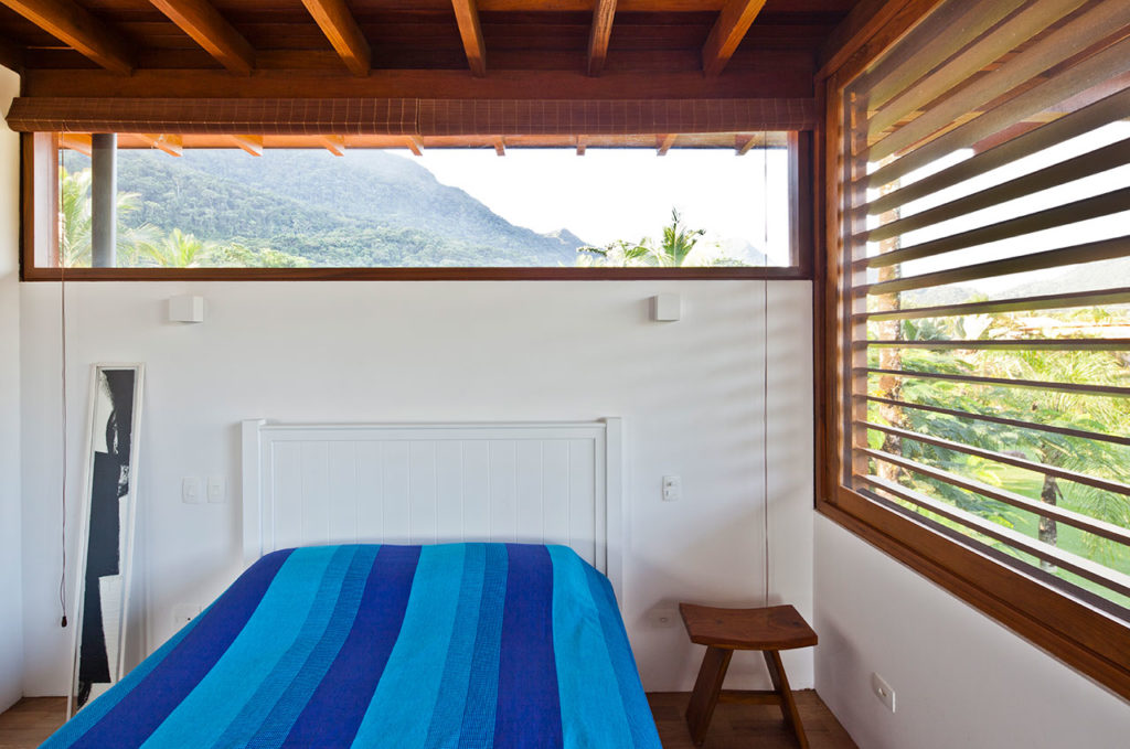 Guaecá I House by AMZ Arquitetos