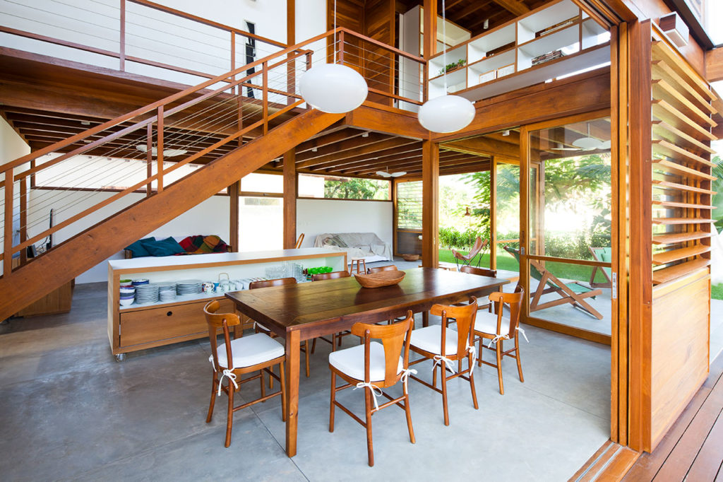 Guaecá I House by AMZ Arquitetos