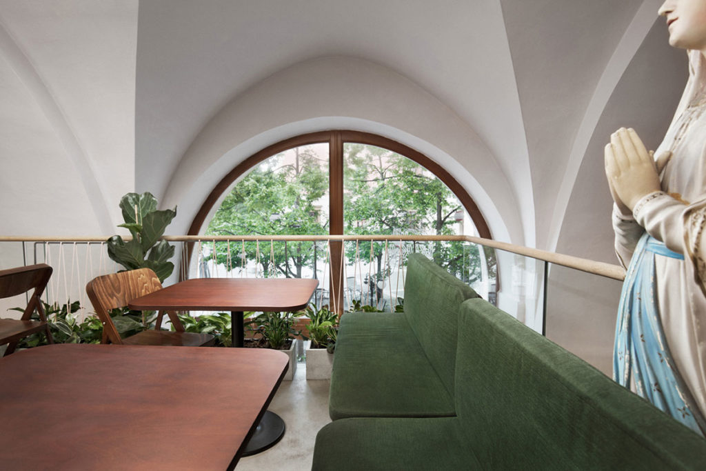 Cafe Konvikt by Denisa Strmiskova Studio