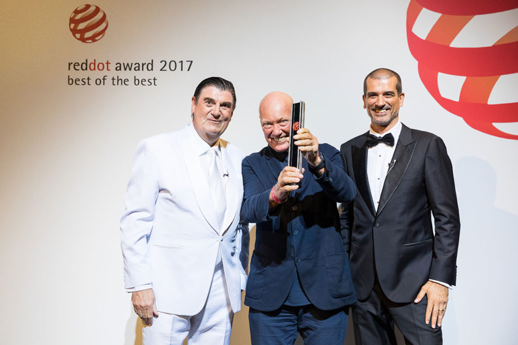 Jean-Claude Biver together with Prof. Dr. Peter Zec (left) and juror Aleks Tatic (right) during the Red Dot Gala 2017