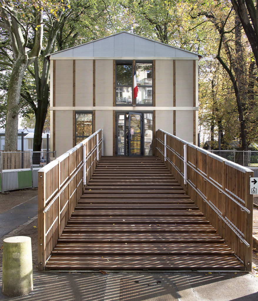 Modular and nomadic building by Djuric Tardio architectes