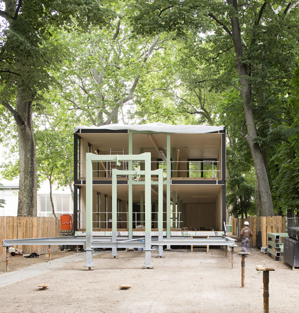Modular and nomadic building by Djuric Tardio architectes