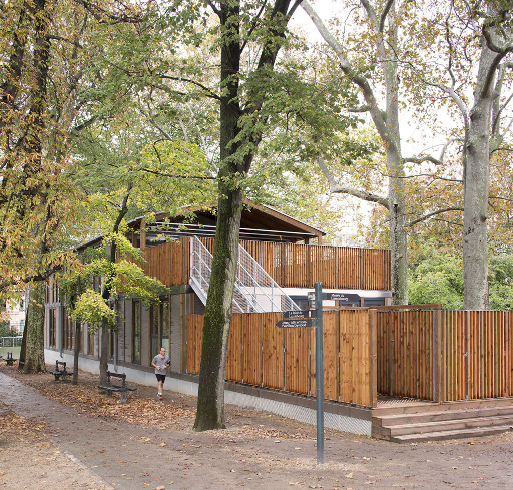 Modular and nomadic building by Djuric Tardio architectes