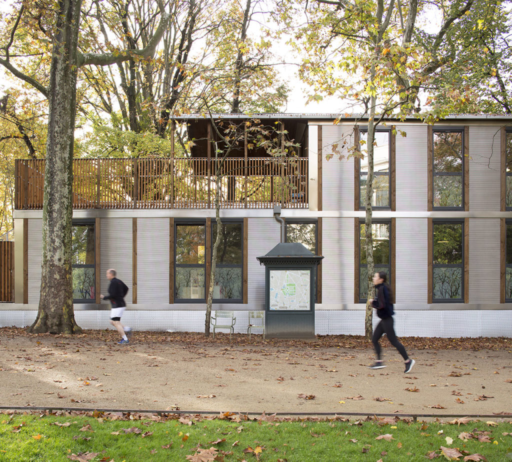 Modular and nomadic building by Djuric Tardio architectes