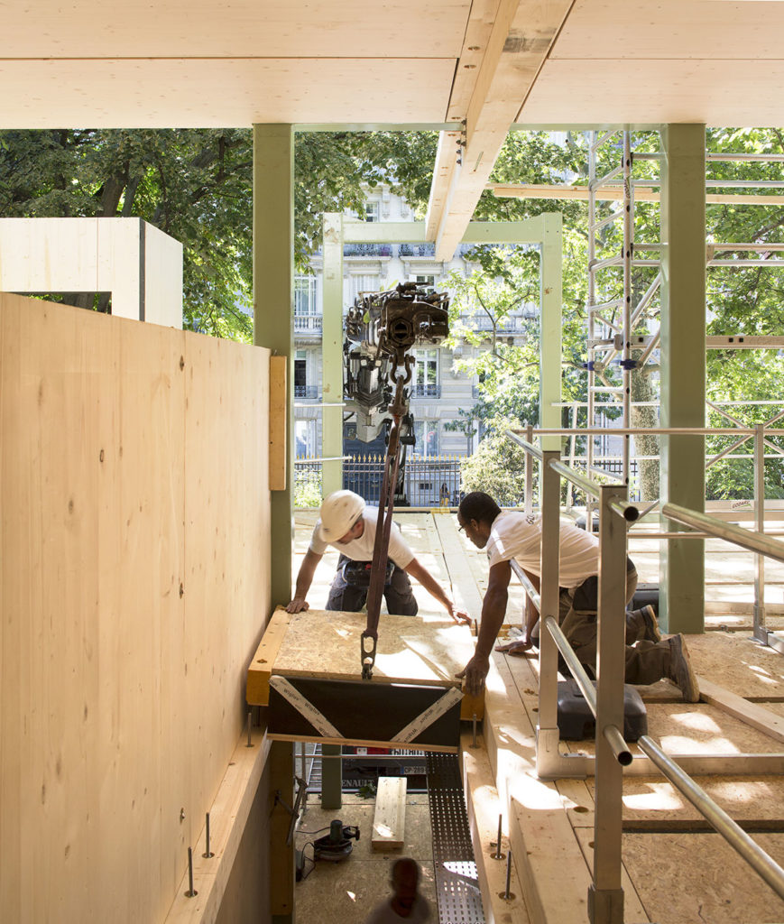 Modular and nomadic building by Djuric Tardio architectes