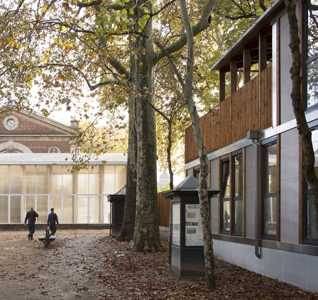Modular and nomadic building by Djuric Tardio architectes
