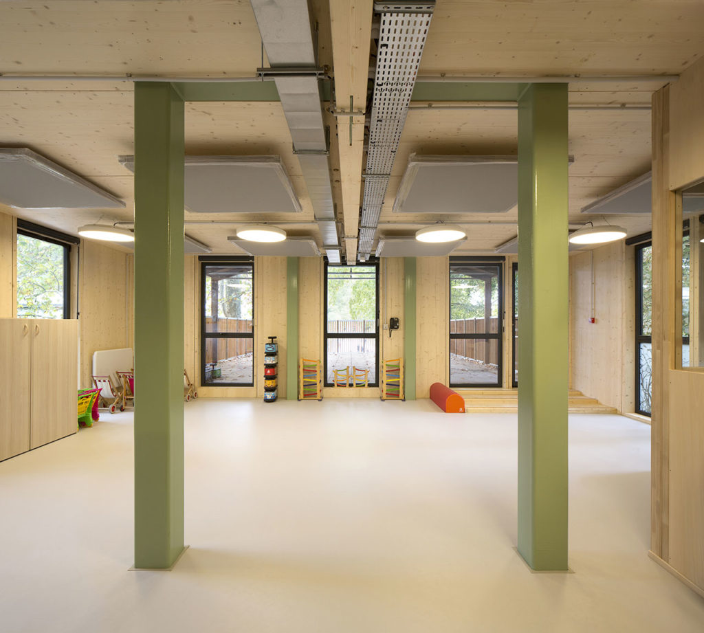Modular and nomadic building by Djuric Tardio architectes