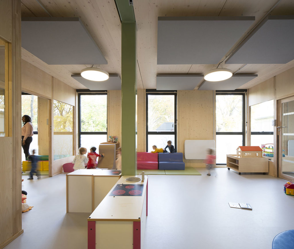 Modular and nomadic building by Djuric Tardio architectes