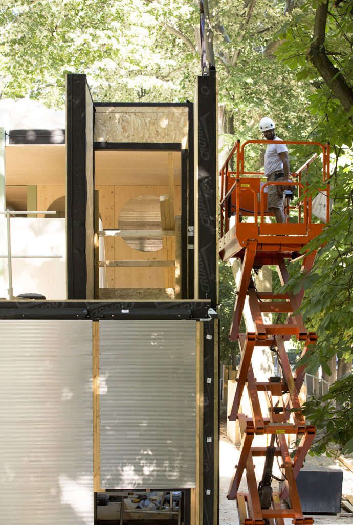 Modular and nomadic building by Djuric Tardio architectes