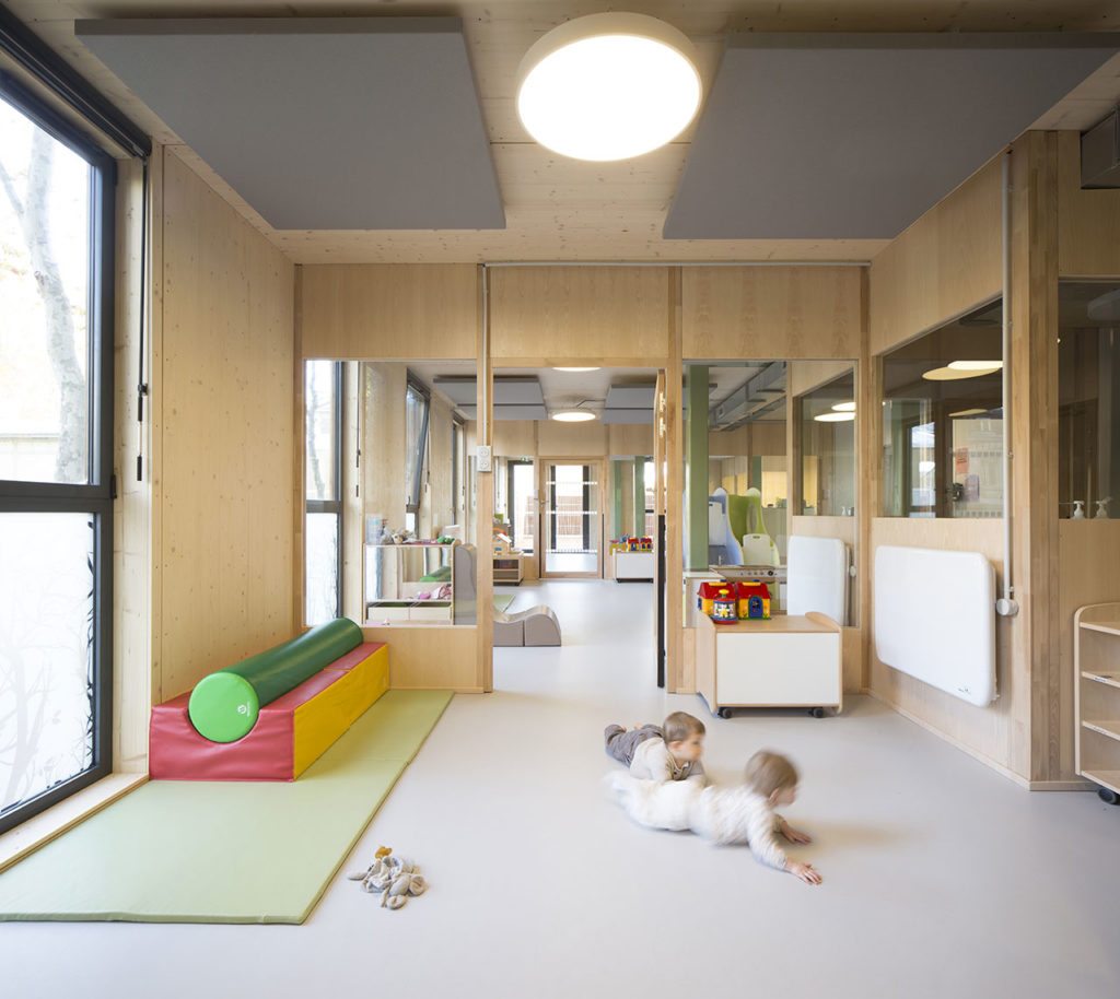 Modular and nomadic building by Djuric Tardio architectes