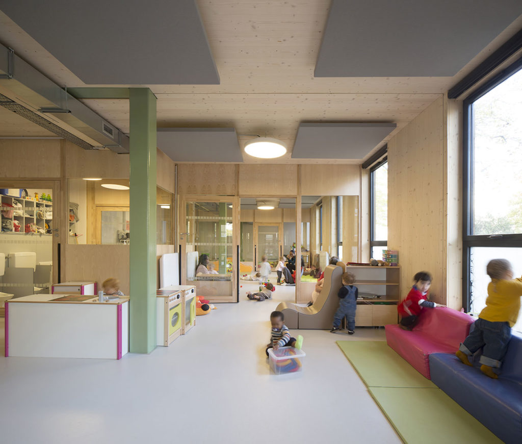Modular and nomadic building by Djuric Tardio architectes