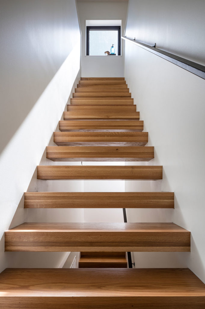 Modern Lodge by KEM STUDIO