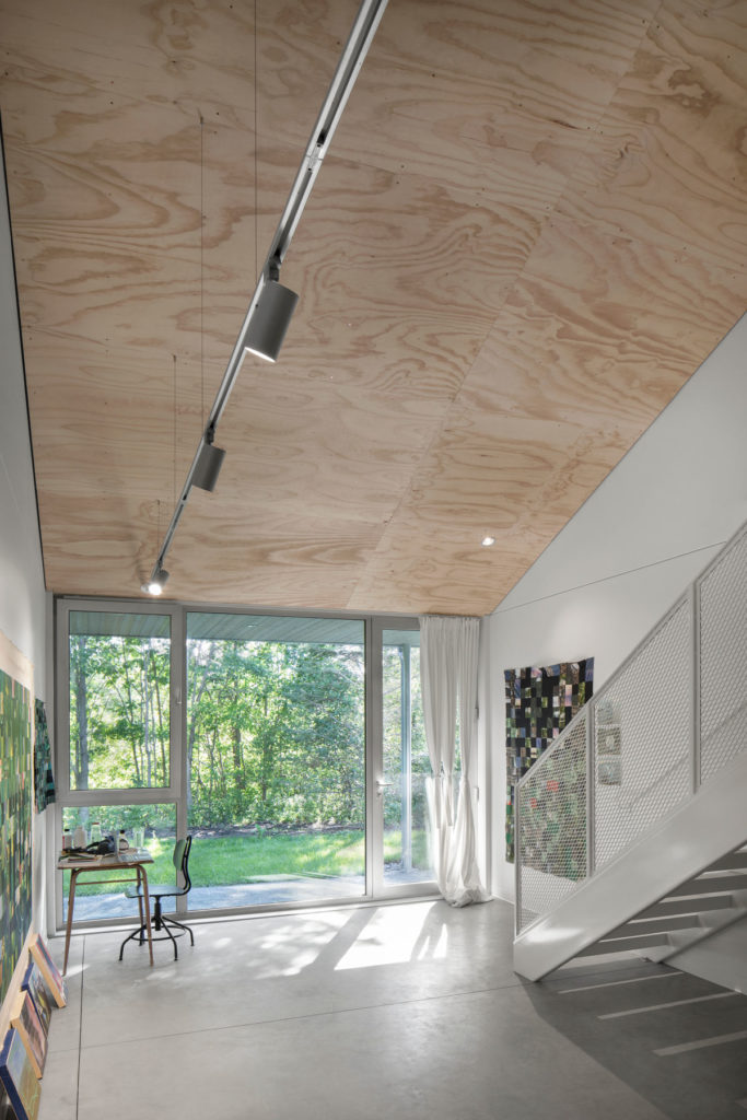 Centre Est-Nord-Est, artist residence by Bourgeois / Lechasseur architectes